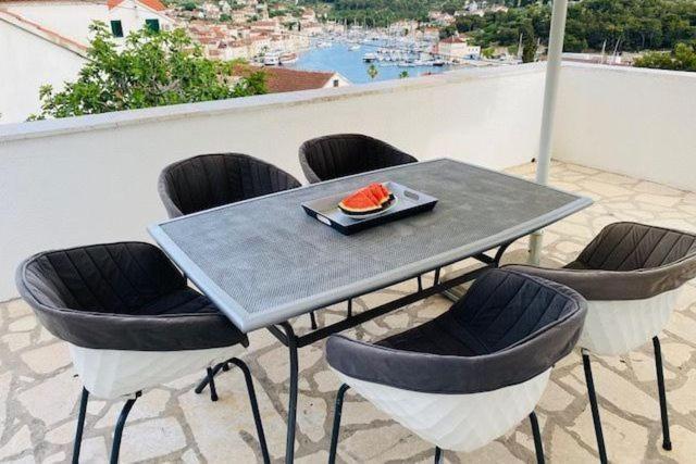 Sea-Views Brazza Apartments With Private Pool Milna  Exteriér fotografie