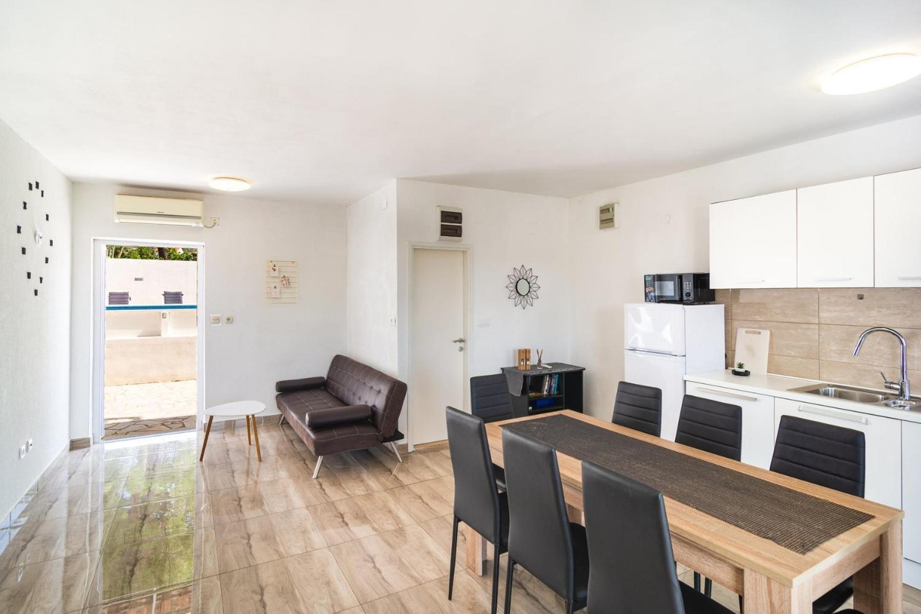 Sea-Views Brazza Apartments With Private Pool Milna  Exteriér fotografie