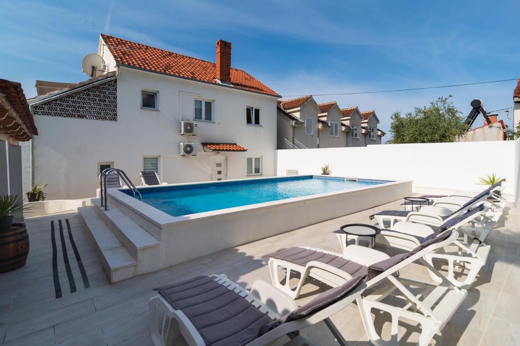 Sea-Views Brazza Apartments With Private Pool Milna  Exteriér fotografie