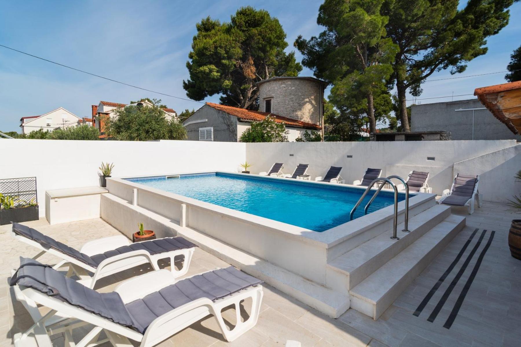 Sea-Views Brazza Apartments With Private Pool Milna  Exteriér fotografie