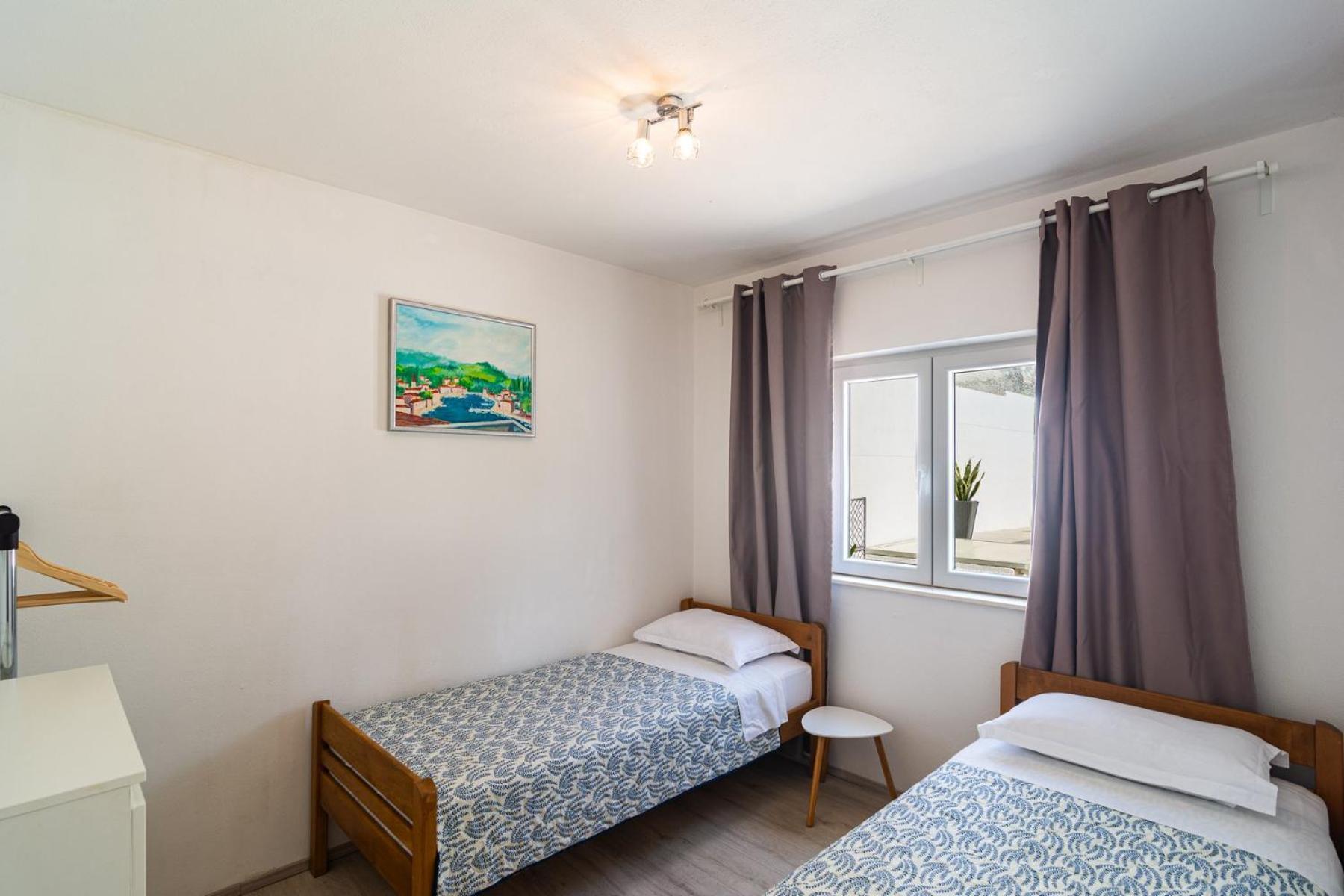 Sea-Views Brazza Apartments With Private Pool Milna  Exteriér fotografie